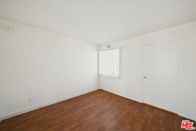 Building Photo - 870 Crenshaw Blvd