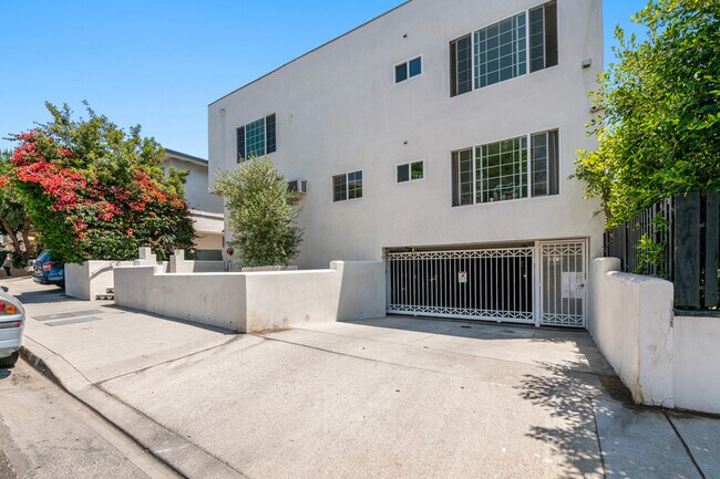 Building Photo - 1008 N Stanley-6