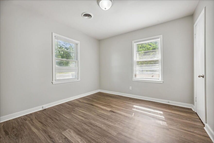 Building Photo - 2048 Whitney Ave