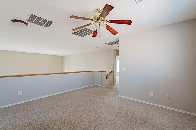 Building Photo - large 3 bedroom home for rent