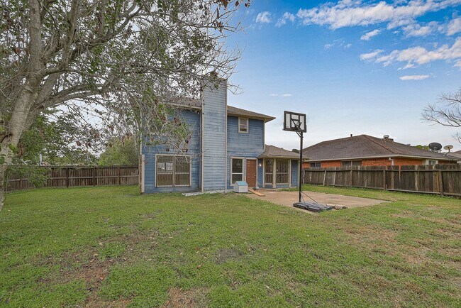 Building Photo - 4-bedroom, 2.5-bathroom Convenient Southeast Houston Home Near Medical Center & Major City Access