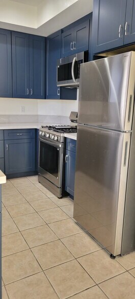 Stover refrigerator - 5135 Zelzah Ave