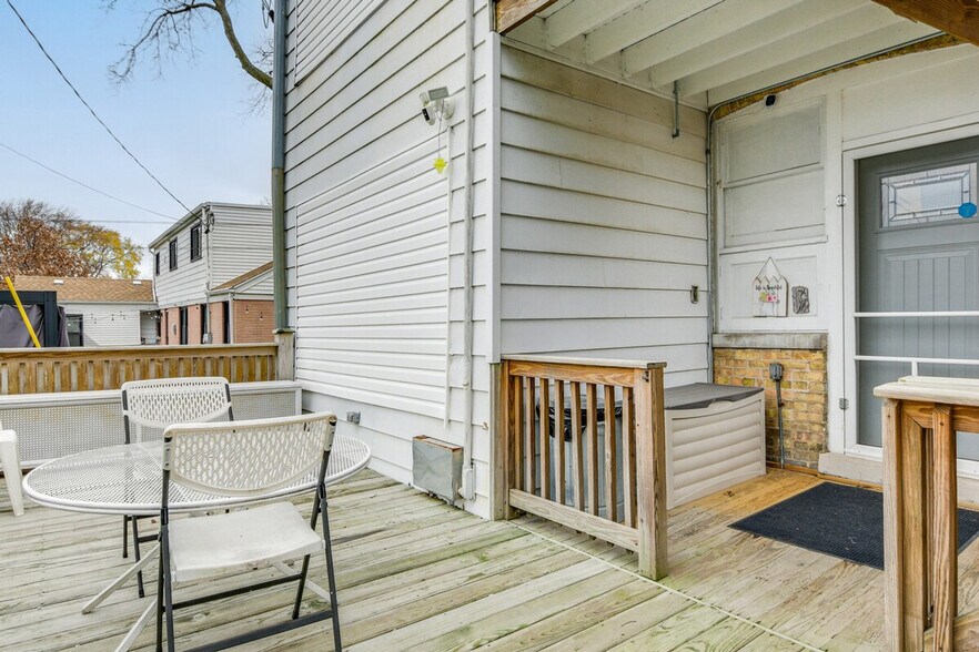 Building Photo - 1546 Fowler Ave