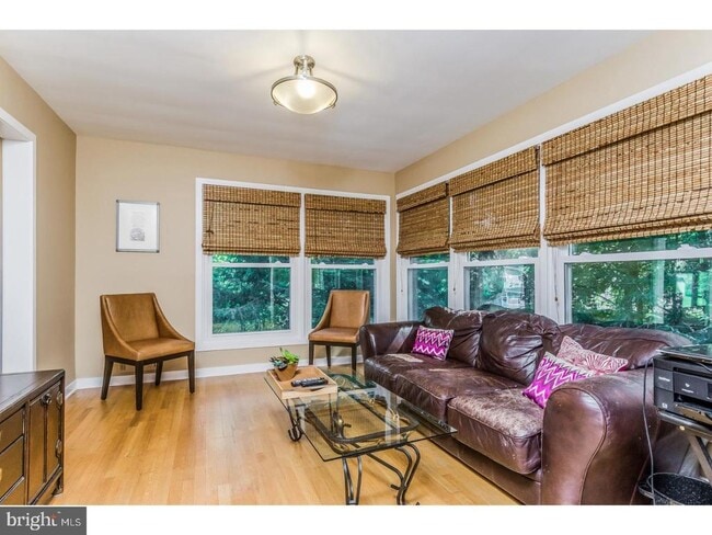 Building Photo - 100 Tudor Ln