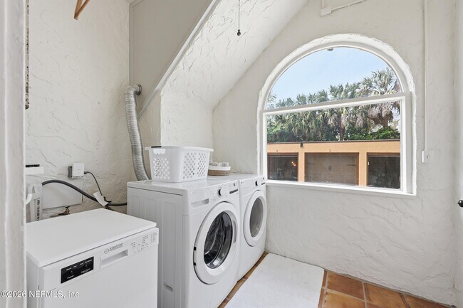 Building Photo - 1786 Challen Ave