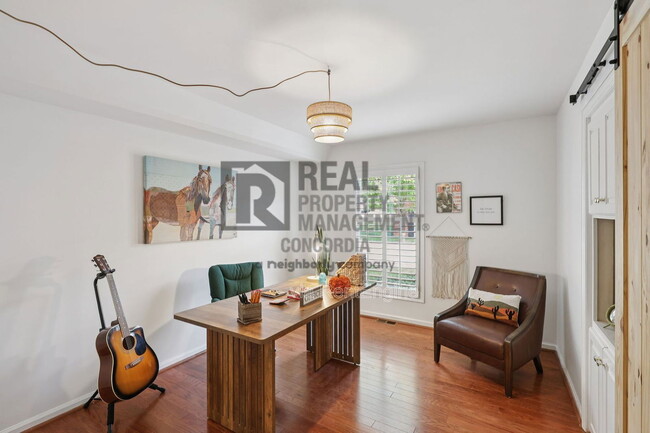 Building Photo - 5025 Hillsboro Pike