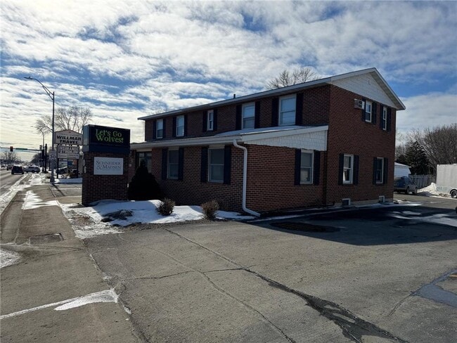 Building Photo - 706 1st St S