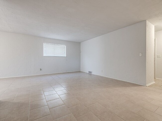 Building Photo - 33 NE 63rd St
