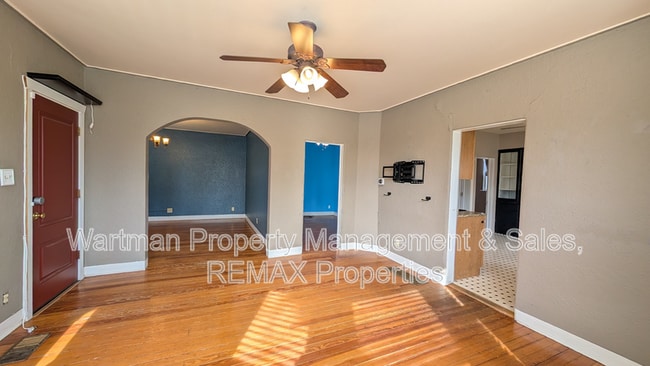 Building Photo - 2102 W Kiowa St