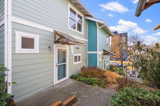 Building Photo - 112 22nd Ave