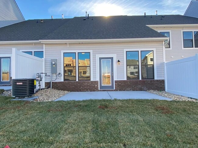 Building Photo - 12867 Deep Well Rd