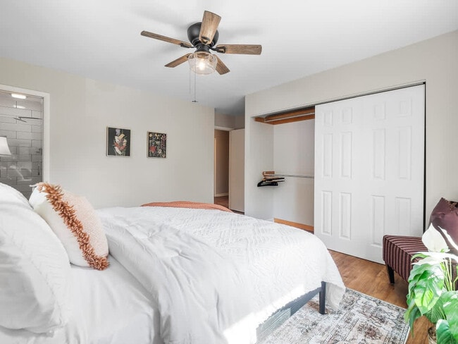 Building Photo - 670 Treeside Dr