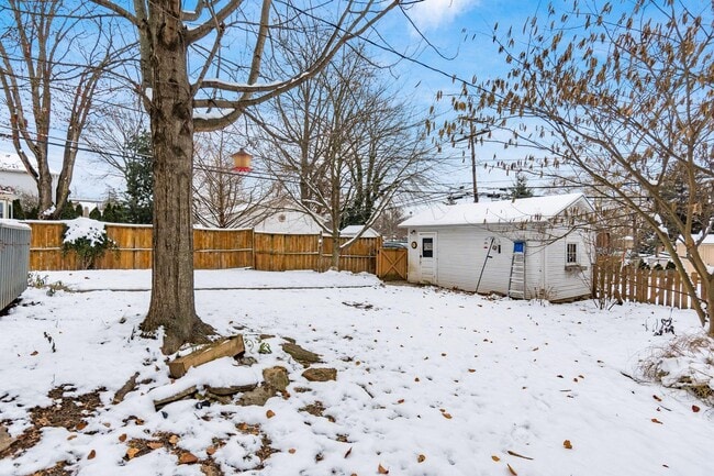 Building Photo - 51 E Schreyer Pl