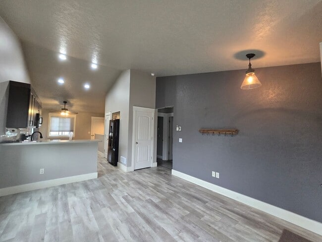Building Photo - 4 bed 2 bath home in Josephine Crossing