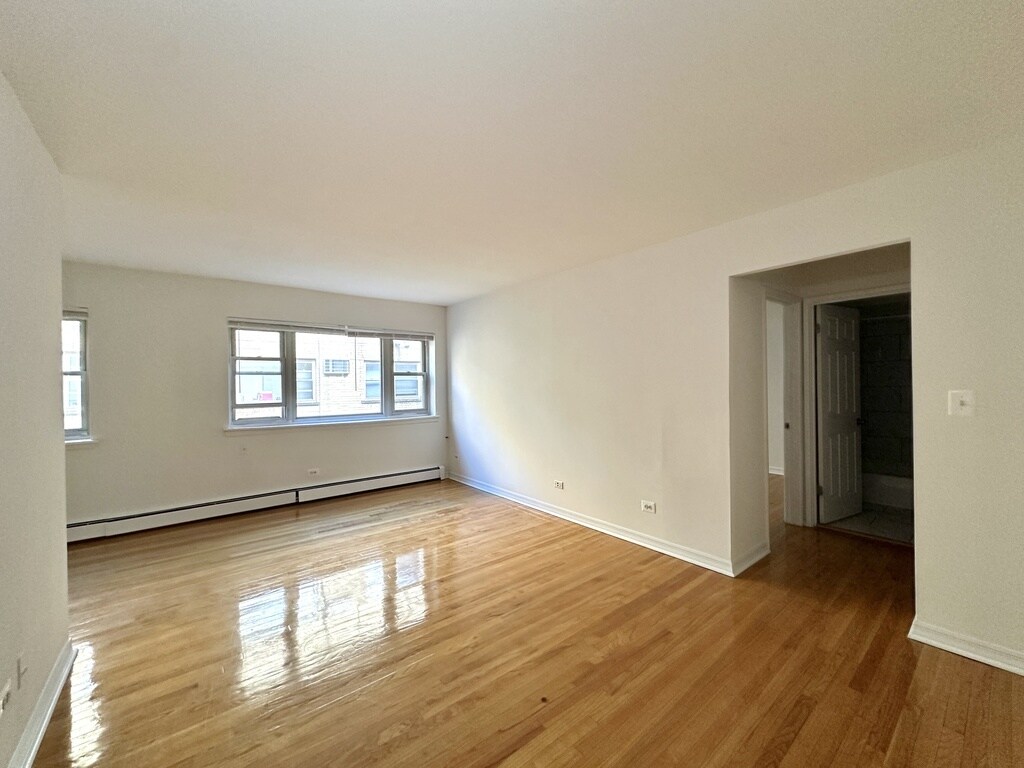 Building Photo - 6830 N Sheridan Rd