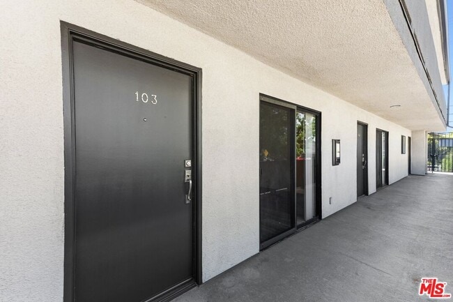 Building Photo - 6212 Fulton Ave
