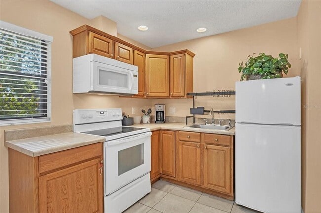 Building Photo - 2703 Forest Knoll Dr