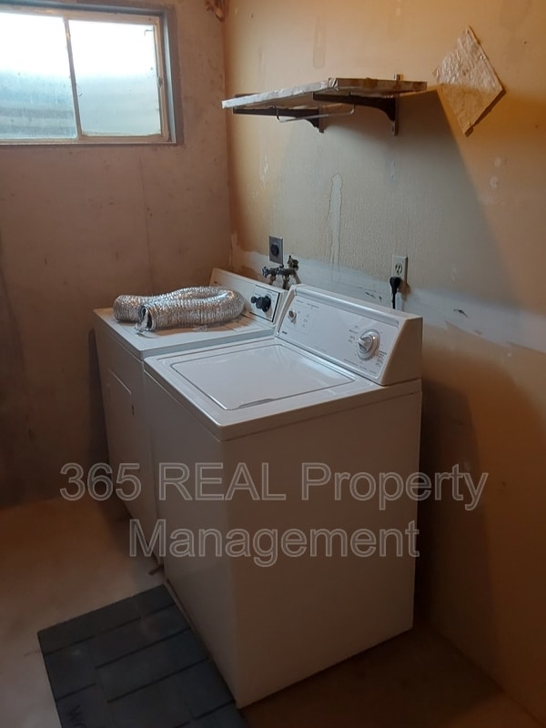 Building Photo - 803 4th St