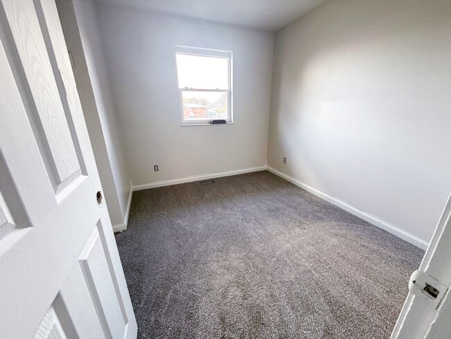 Building Photo - Charming South Columbus Home with Deck, Garage & Modern Upgrades