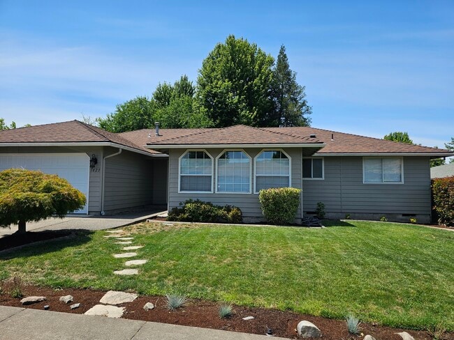 Building Photo - 1823 Valley View Dr