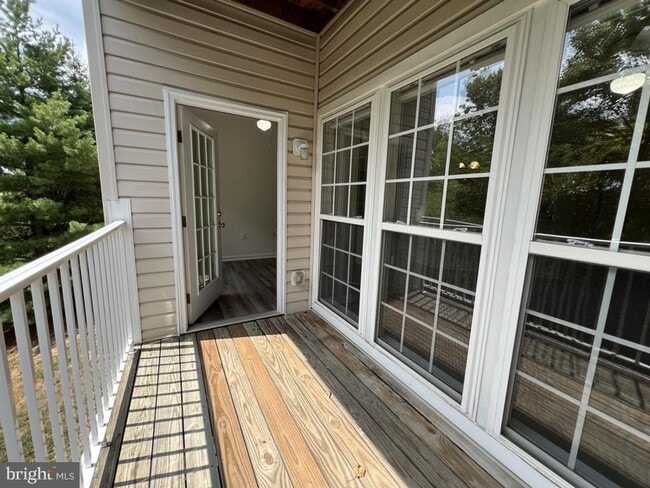 Building Photo - Beautiful 2 bedroom 2 baths condo in the gated community of Chestnut Point.