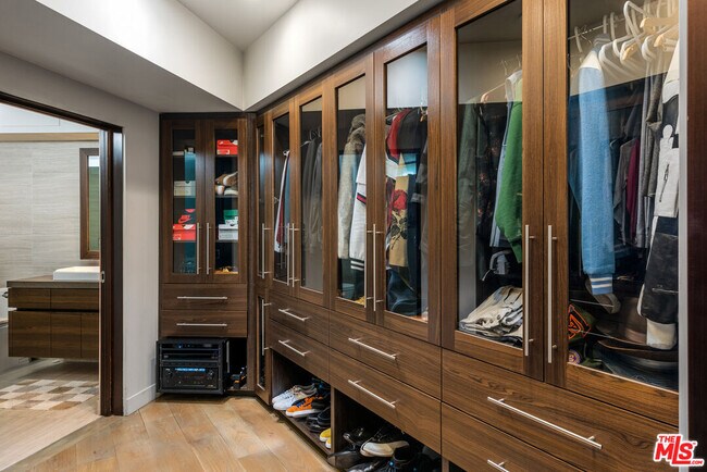 Building Photo - 2826 Las Alturas St