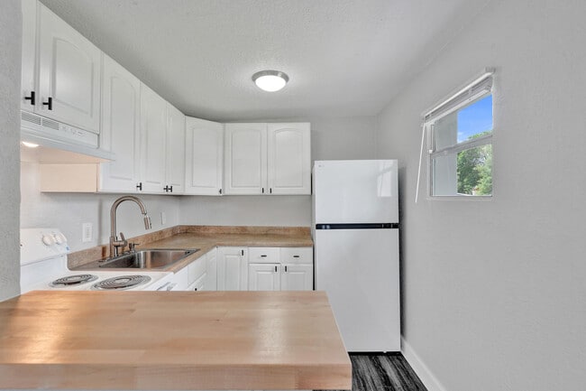 Building Photo - 234 NE 14th Ave