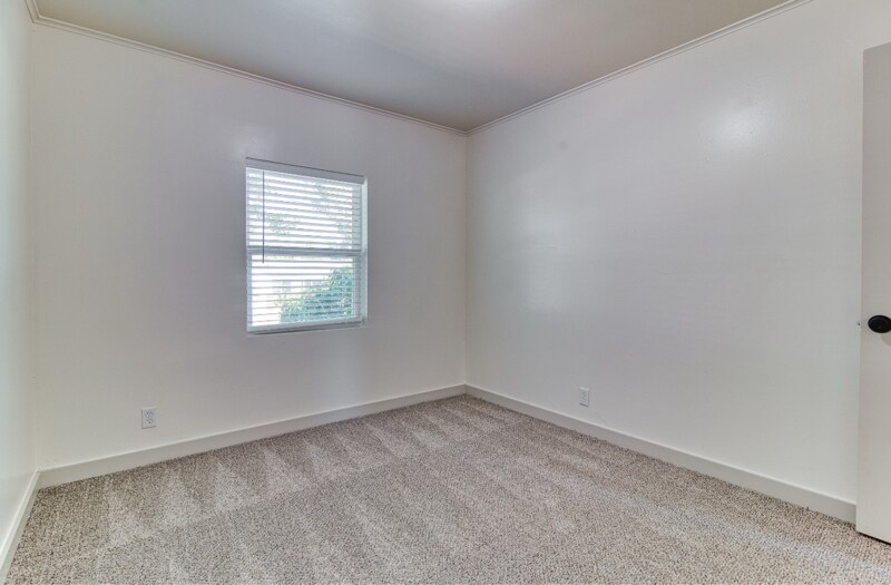 Building Photo - 2114 W 48th Pl