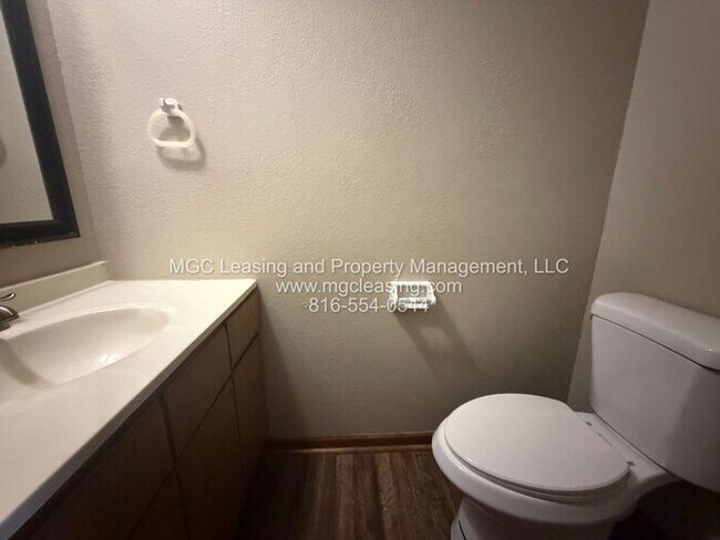 Building Photo - Welcome to Millwood Townhomes — Freshly Updated and ready for you to call home!