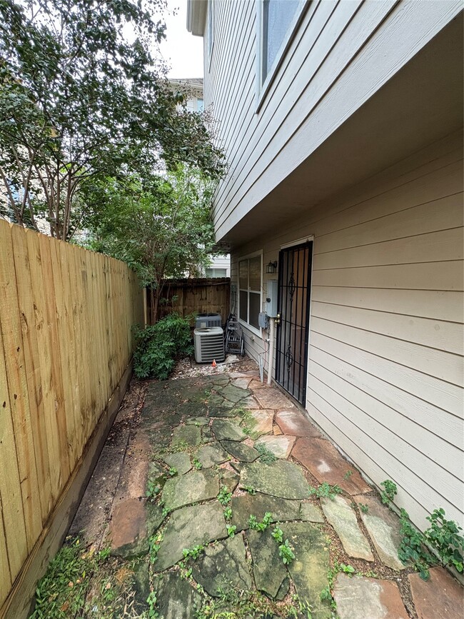 Building Photo - 2614 Enclave At Shady Acres Ct