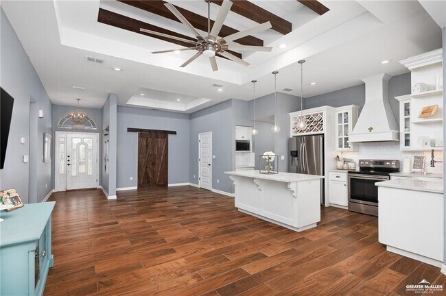 Building Photo - 13 Kingsborough Ave