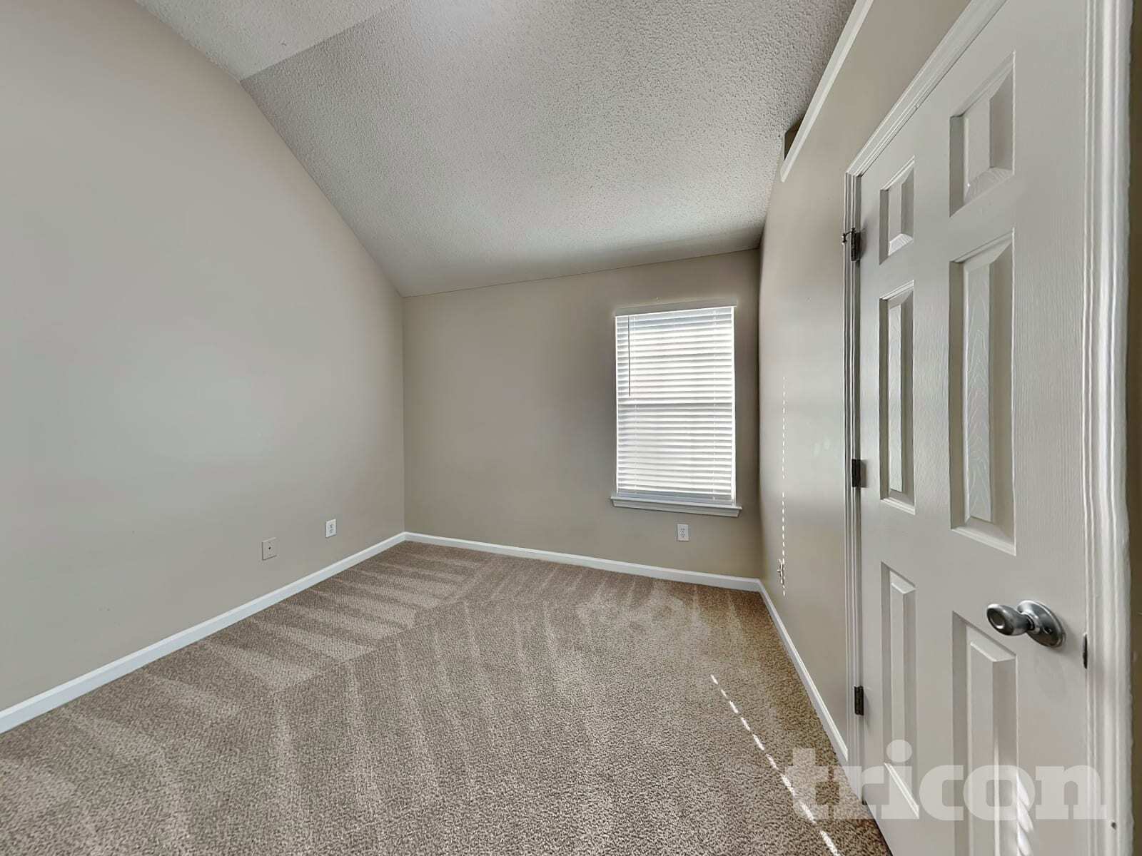 Building Photo - 2135 Mulberry Ln