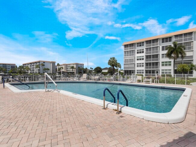 Building Photo - 2649 Florida Blvd