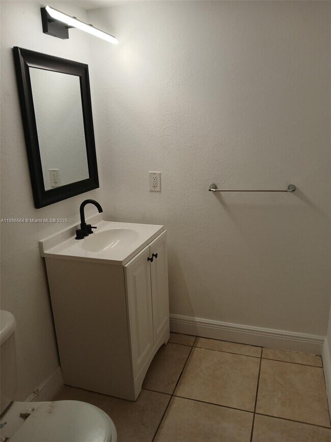 Building Photo - 10420 SW 158th Ct