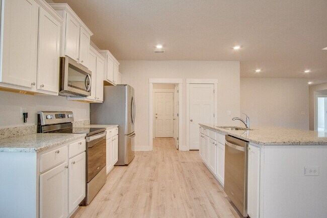 Building Photo - Holiday Sunshine! Deer Run 4BR/3BA Home – Solar, Community Pool & ½ Deposit for Active Military