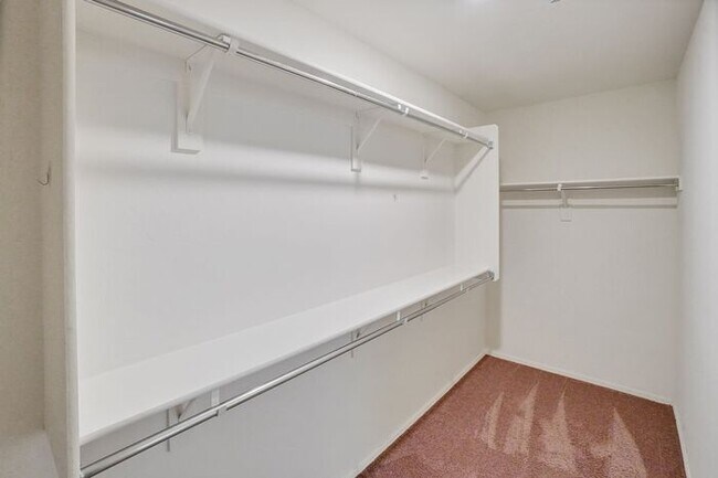 Building Photo - 4051 E Braddock Dr