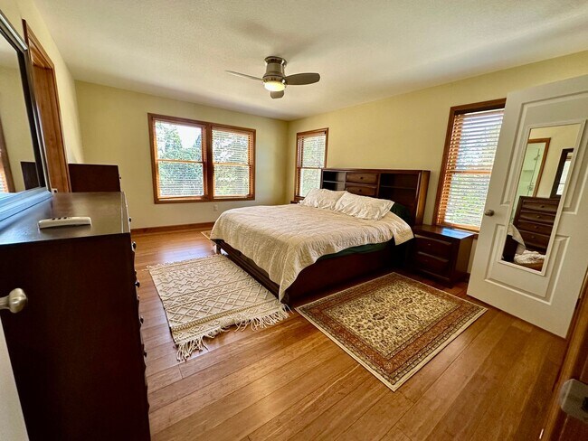 Building Photo - Stunning Running Y Ridge Home with Lake Views – Furnished or Unfurnished!