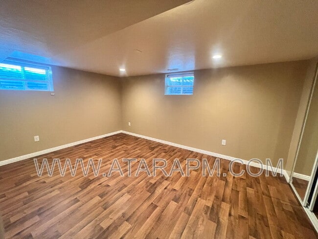 Building Photo - 871 Foothill Dr