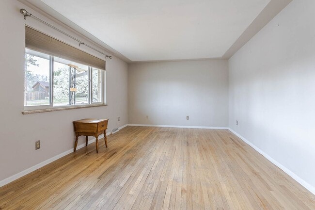 Building Photo - 755 Braun St