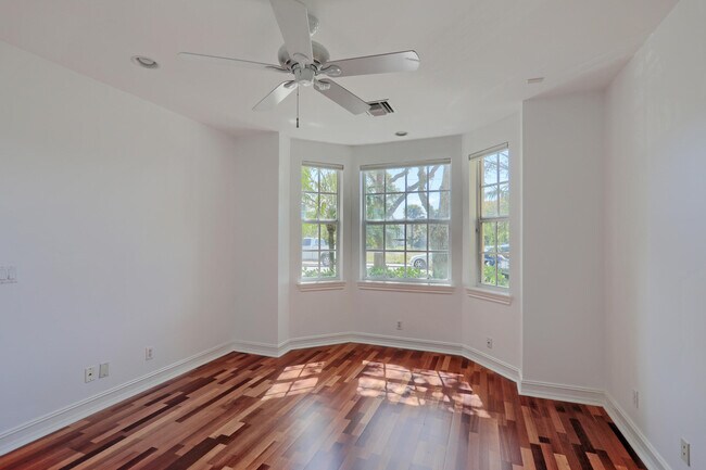 Building Photo - 343 Flamingo Dr