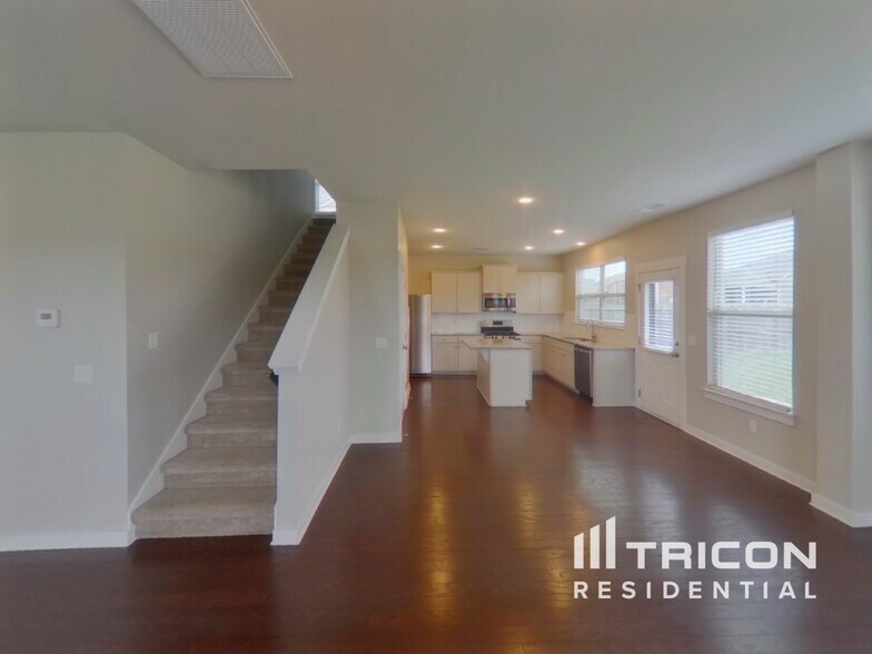 Building Photo - 4941 Kingdom Dr