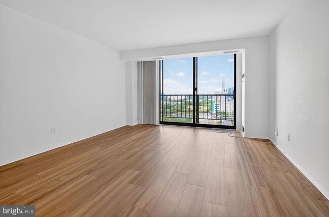 Building Photo - 1800 Old Meadow Rd