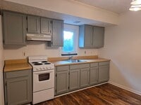 Building Photo - 110 E 40th St