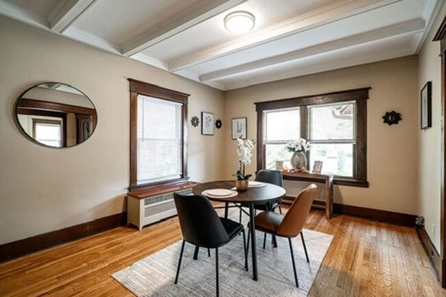 Building Photo - Amazing 5-Bedroom, 2.5 Bathroom Updated Ho...