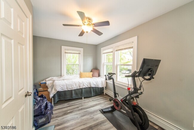 Building Photo - 19 St Lukes Pl