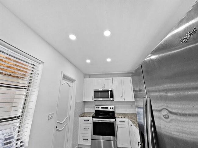 Building Photo - 315 NE 165th St