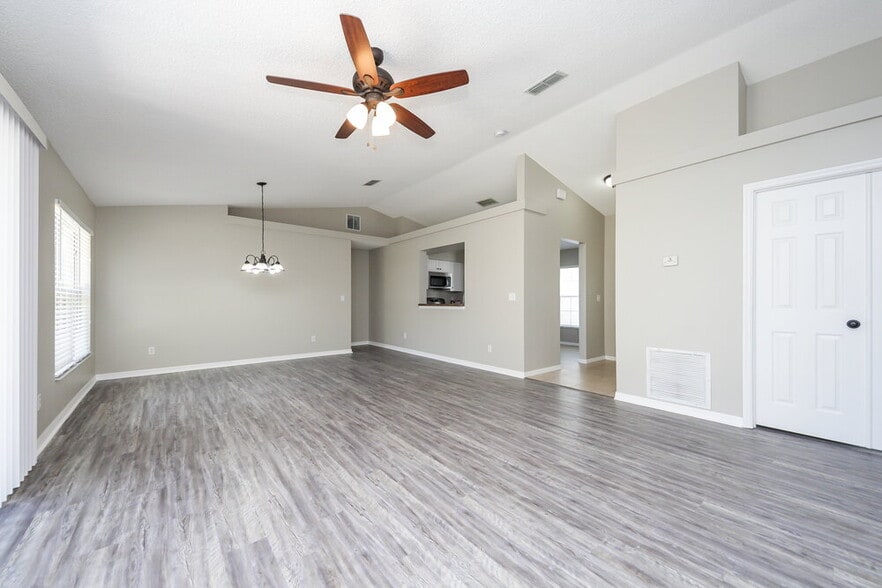 Building Photo - 11530 Foxglove Dr