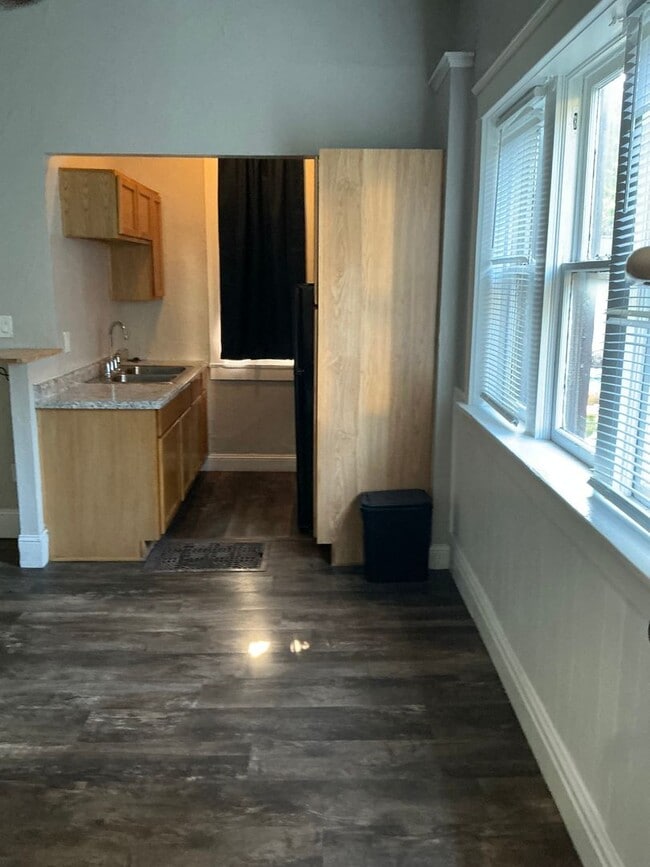 Building Photo - Fox Property Services