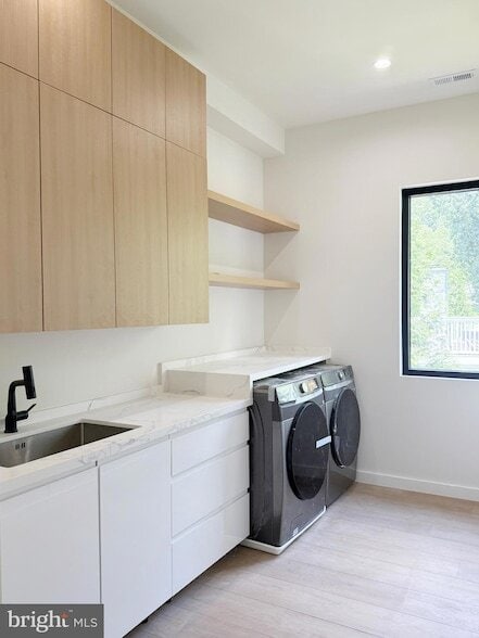 Building Photo - 8908 Mohawk Ln