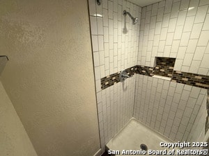 Building Photo - 5222 E Rolling Ridge Dr